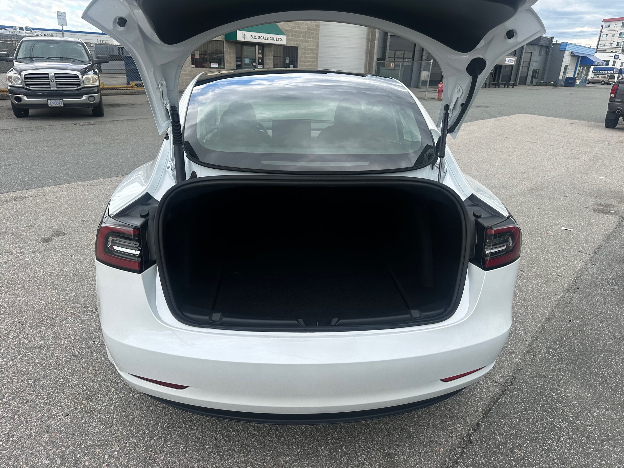 Tesla model 3 standard range 2023