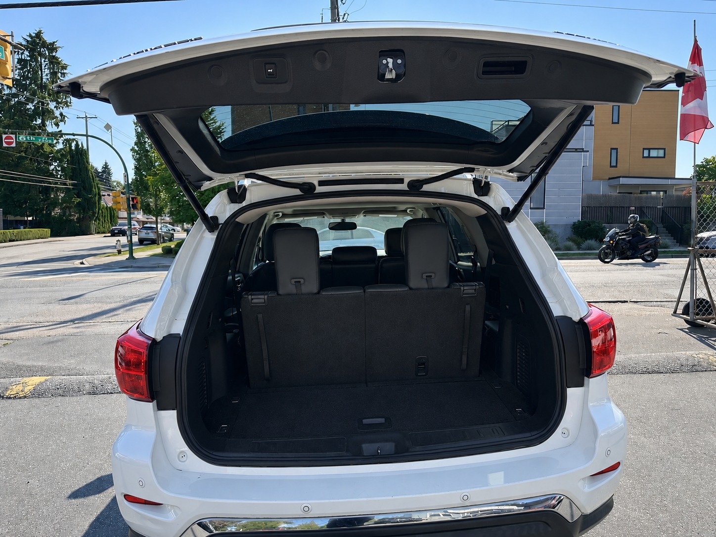 2018 Nissan Pathfinder Platinum 4WD – Fully Loaded 7-Passenger SUV!