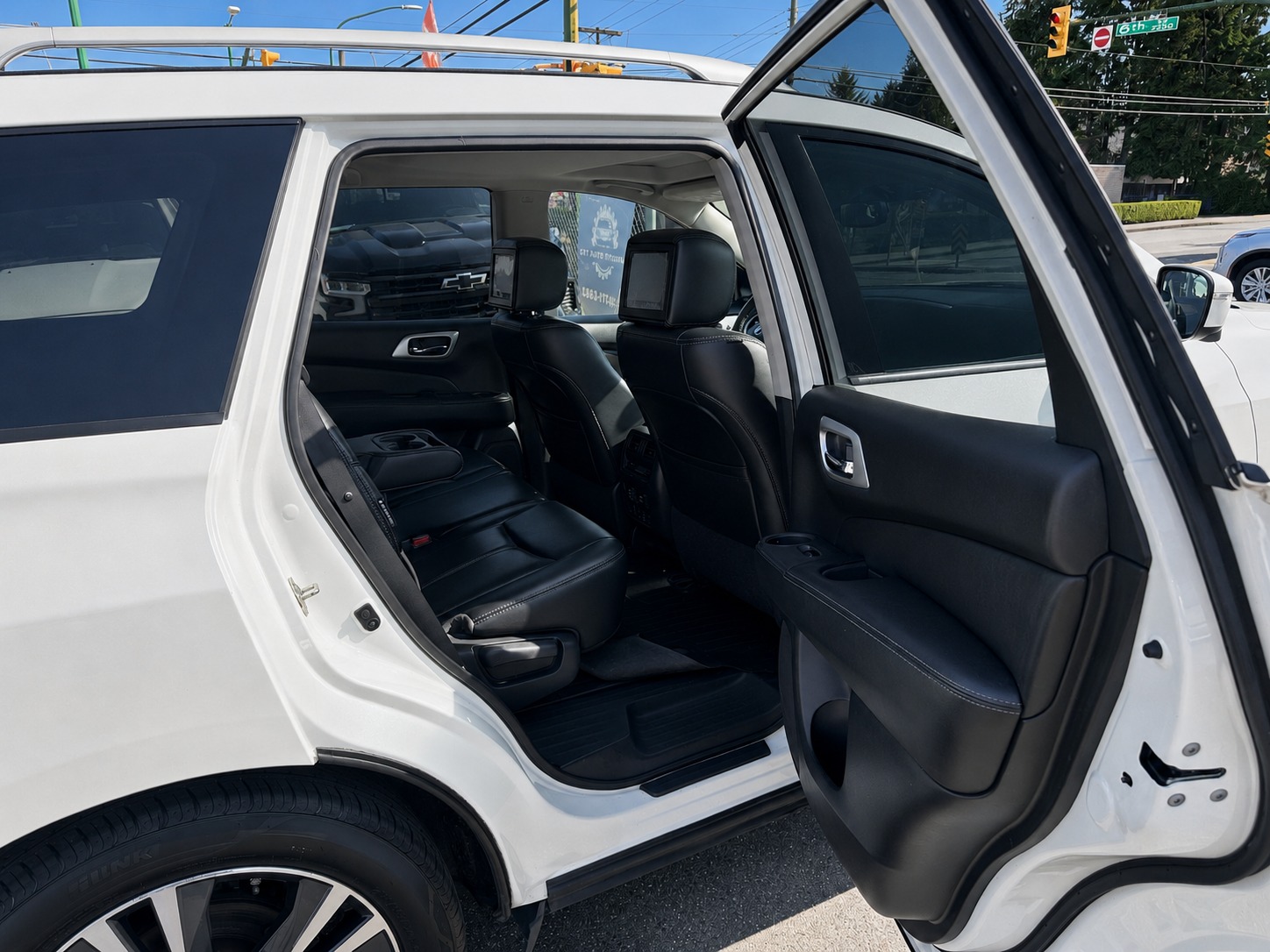 2018 Nissan Pathfinder Platinum 4WD – Fully Loaded 7-Passenger SUV!