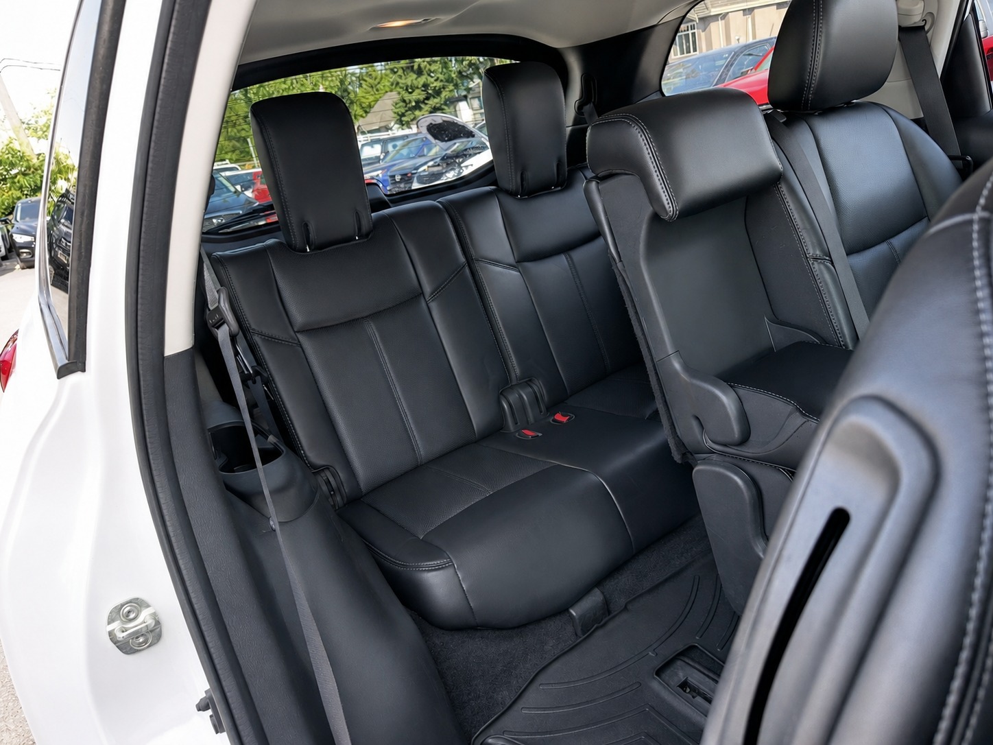 2018 Nissan Pathfinder Platinum 4WD – Fully Loaded 7-Passenger SUV!