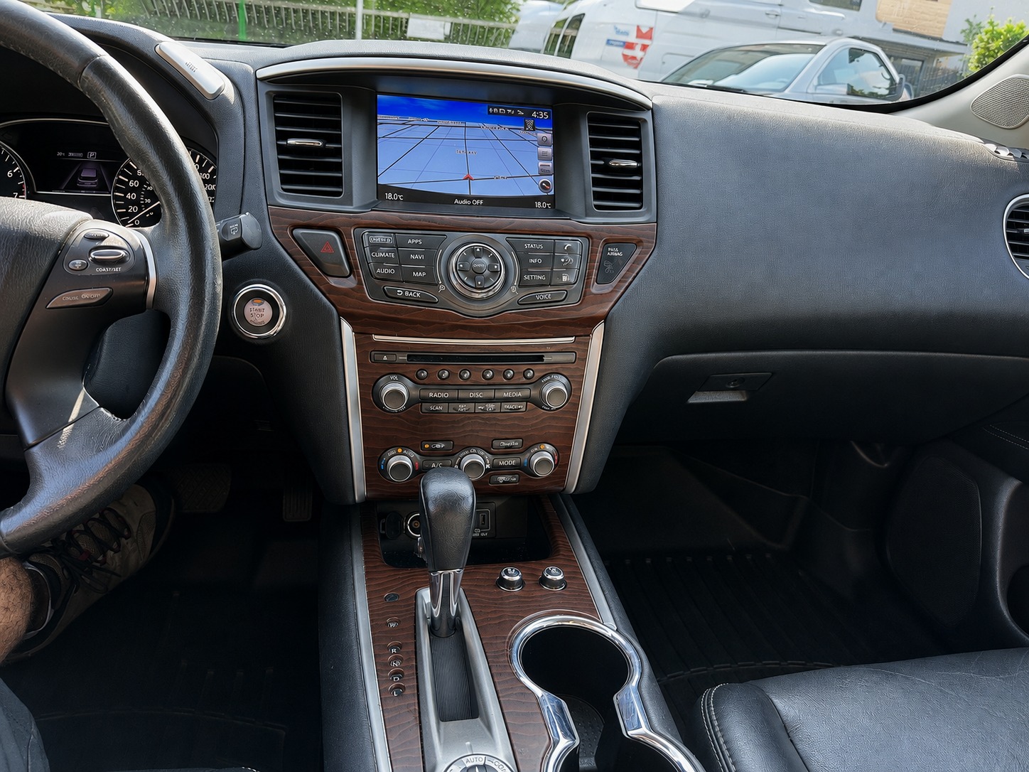 2018 Nissan Pathfinder Platinum 4WD – Fully Loaded 7-Passenger SUV!