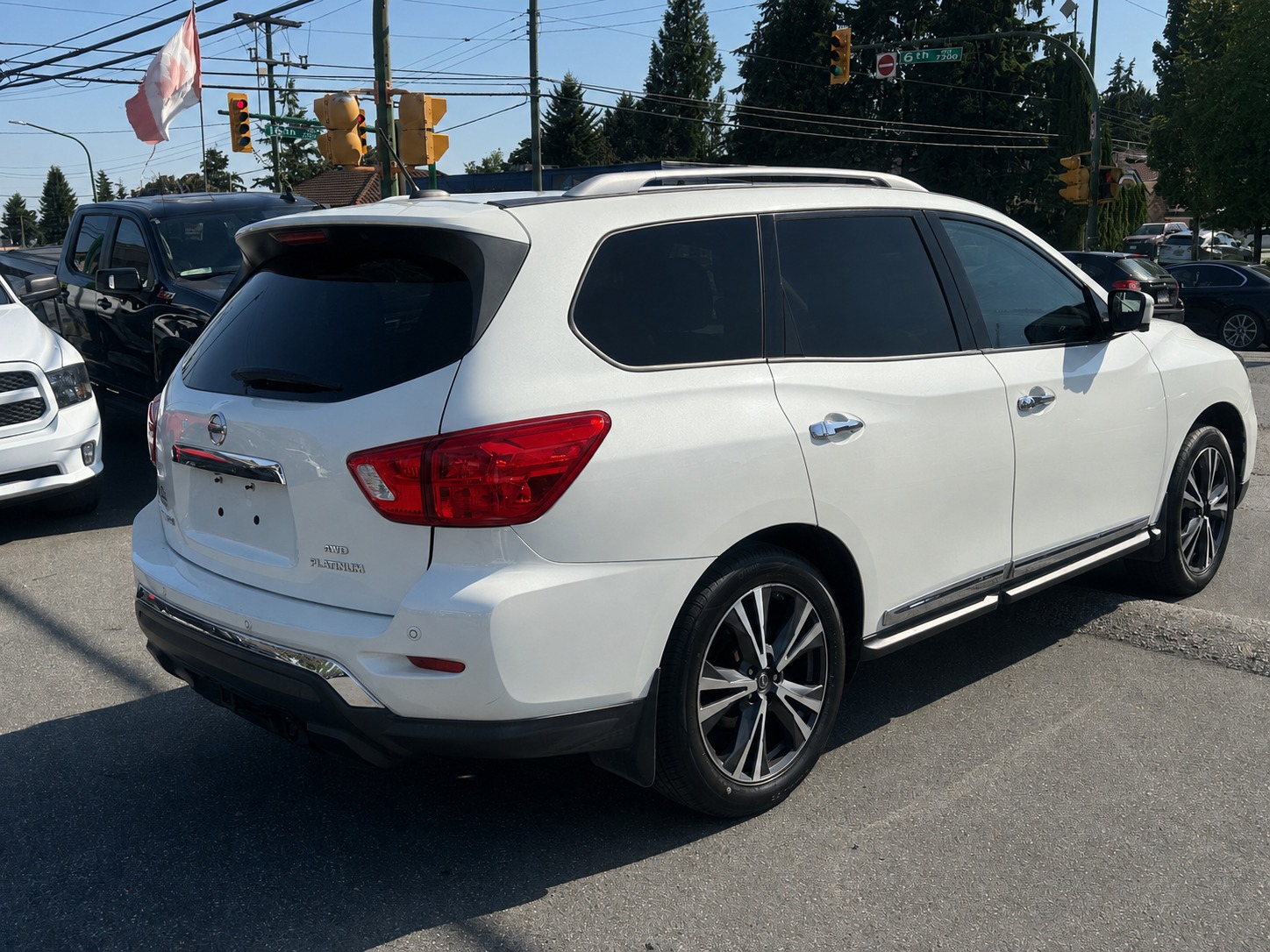 2018 Nissan Pathfinder Platinum 4WD – Fully Loaded 7-Passenger SUV!