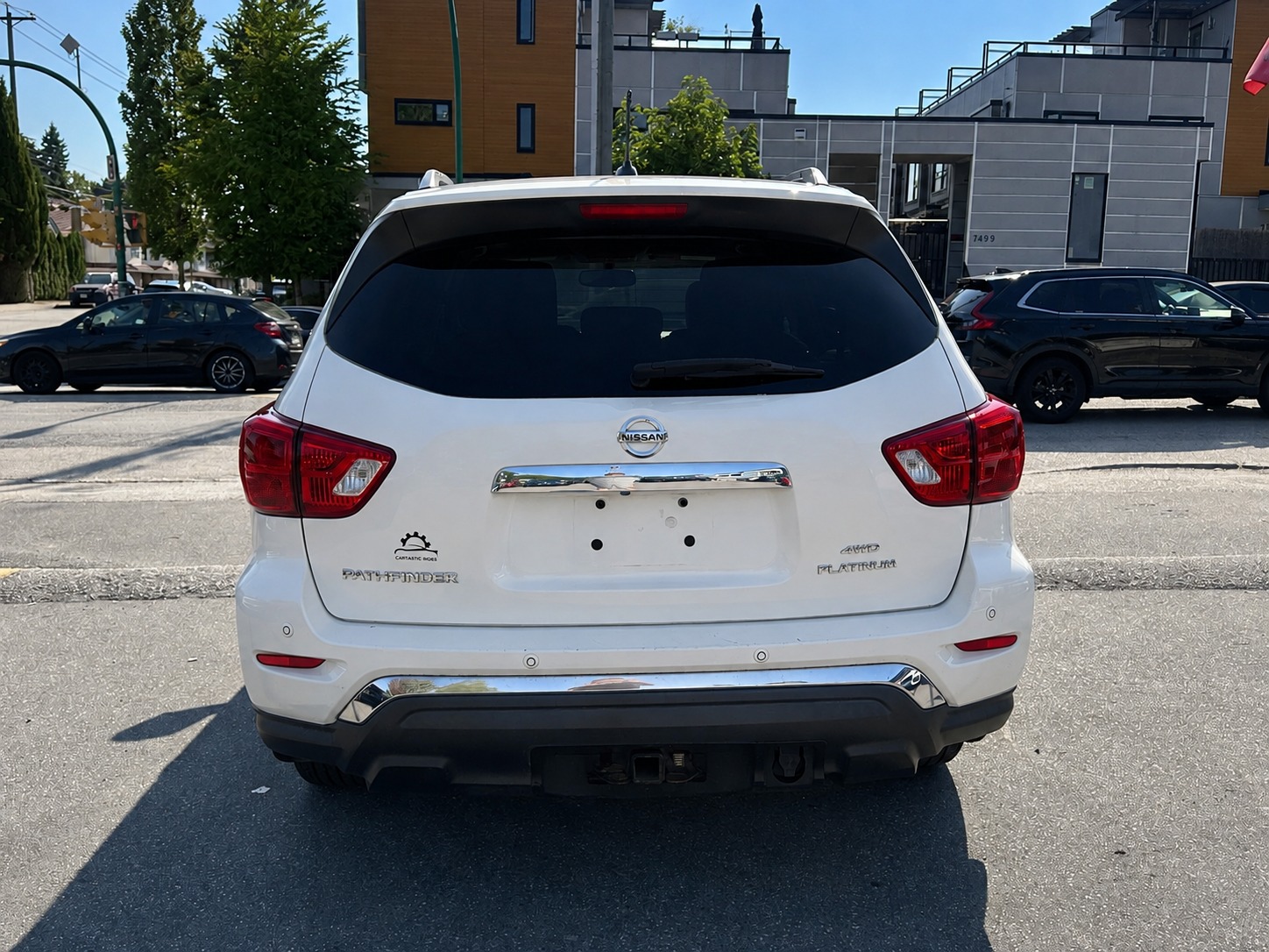 2018 Nissan Pathfinder Platinum 4WD – Fully Loaded 7-Passenger SUV!