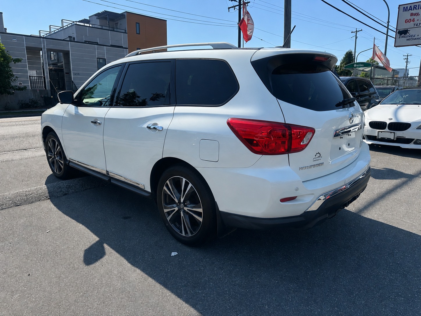 2018 Nissan Pathfinder Platinum 4WD – Fully Loaded 7-Passenger SUV!