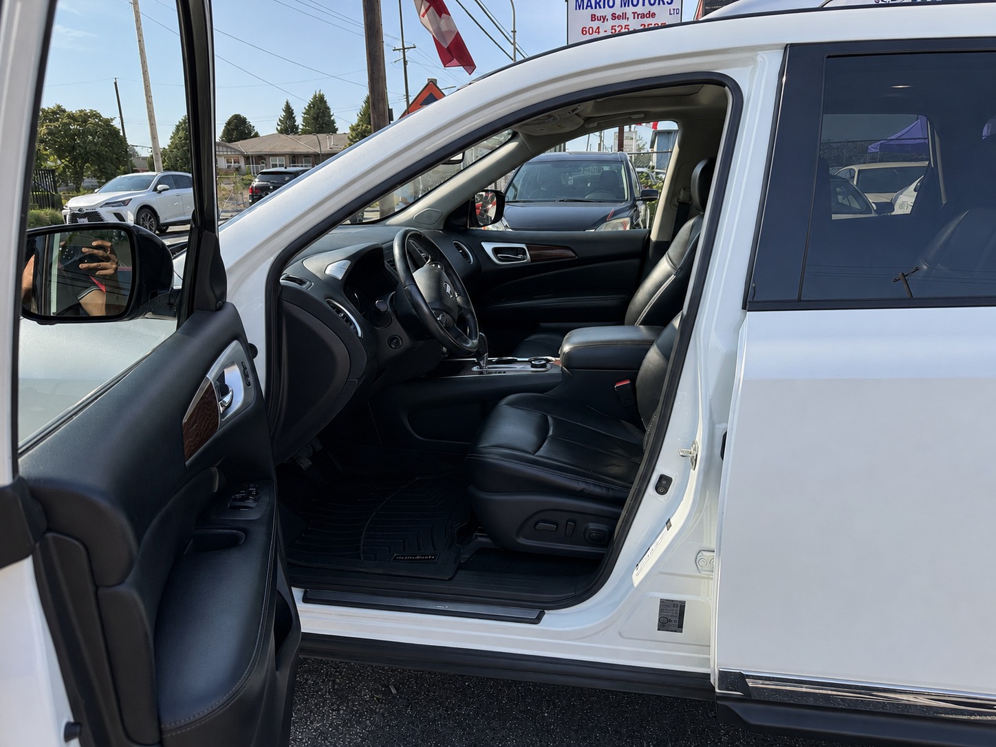 2018 Nissan Pathfinder Platinum 4WD – Fully Loaded 7-Passenger SUV!