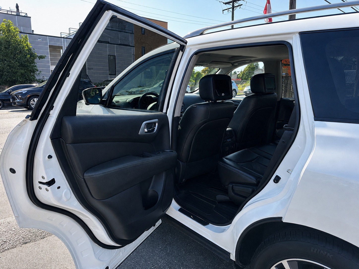2018 Nissan Pathfinder Platinum 4WD – Fully Loaded 7-Passenger SUV!