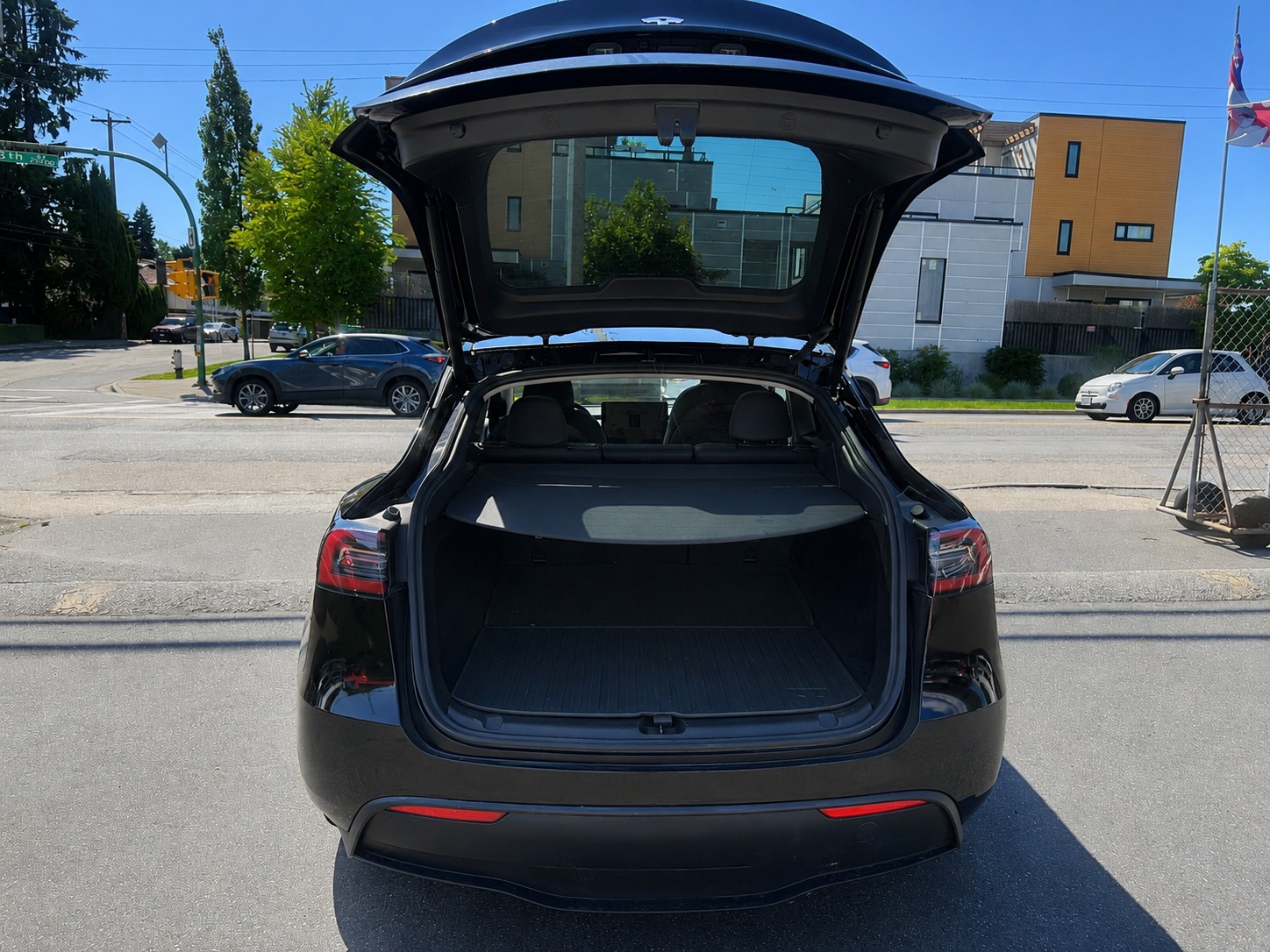 2025 TESLA MODEL Y LONG RANGE AWD