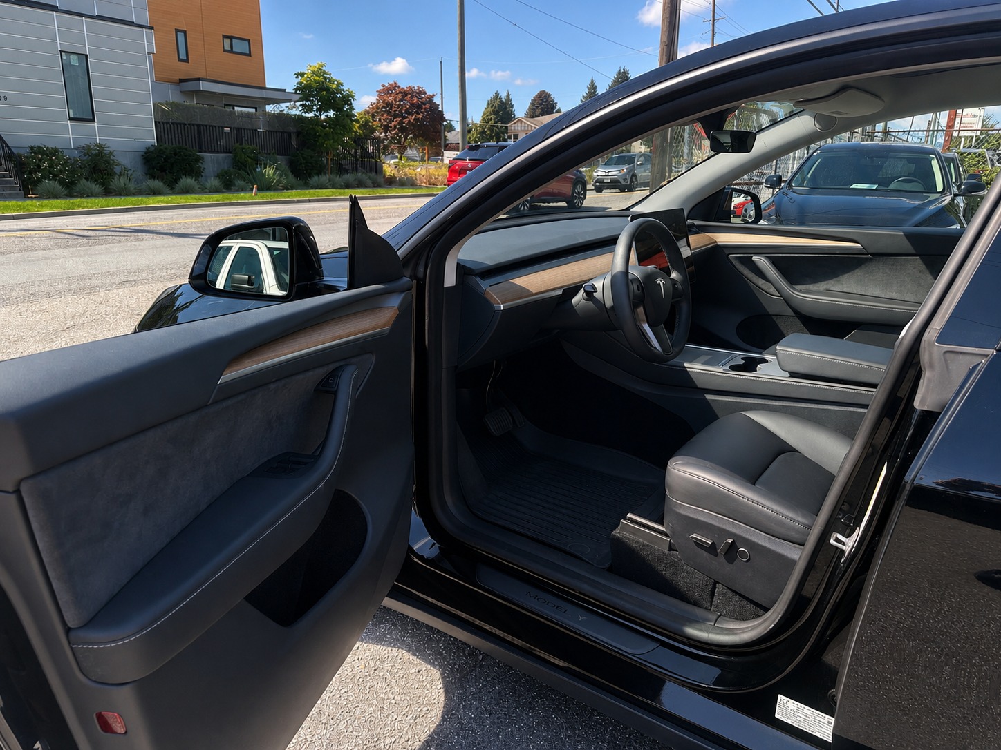 2025 TESLA MODEL Y LONG RANGE AWD